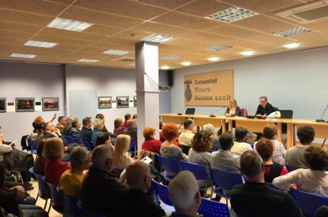 La presentació del llibre "Un temps regalat" va omplir la sala de la CMO.